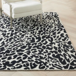 Javari Rug - Black/Ivory